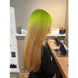 派手髪・ハイトーンカラー・デザインカラー・ブリーチ専門美容室