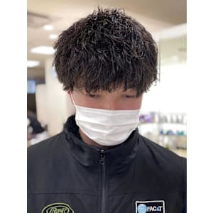 メンズパーマ波巻きツイストスパイラル刈り上げセンターパート