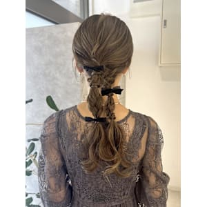 Nanaka/ツイン編みおろし/結婚式お呼ばれヘアアレンジ