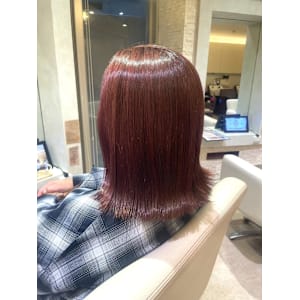 ツヤ溢れるピンクブラウンで上品な大人カラーに