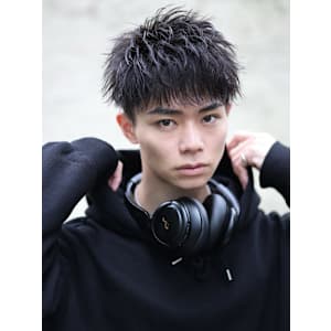 正面も横顔もカッコいいダウンバングショート