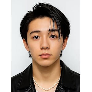 メンズショート 眉毛カット 韓国ヘア ツーブロック 束感