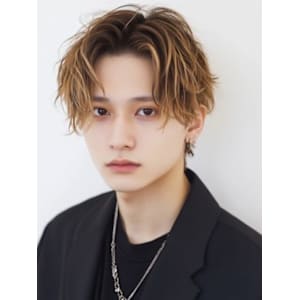 ブリーチ ハイトーン センターパート ツイストパーマ 束感