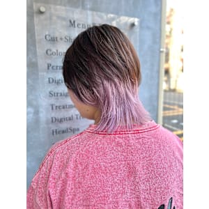 バイオレットカラーが映えるウルフスタイル