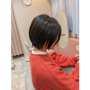 ダークブラウン　小顔ショート　顔まわりレイヤー