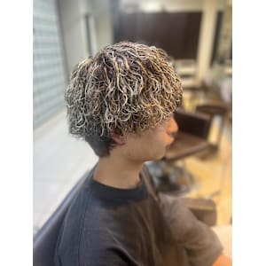 茶髪波巻きパーマ×メッシュ - Stilla smooth【スティラスムース】掲載中