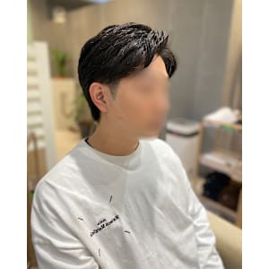 センターパート×毛流れパーマ