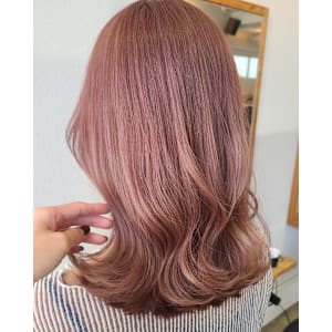 ピンクベージュ