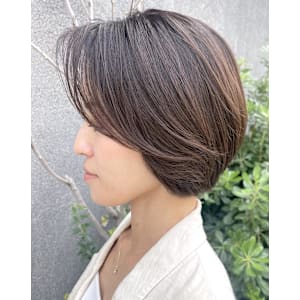 くせ毛をいかして　まとまるショート