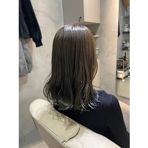 グレージュ　ミディアム　ゆる巻き