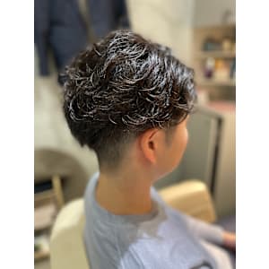 メンズパーマ　刈り上げ　ツーブロック　オフィス