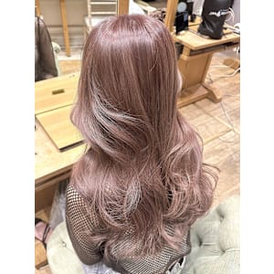 ミルクティーピンクブリーチデザインカラーロングレイヤーカット