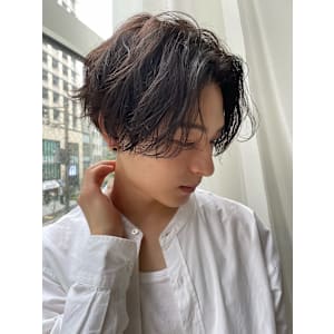 センター分けニュアンスメンズカットメンズパーマダークアッシュ