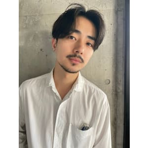 センターパート無造作パーマツイストスパイラルパーマ刈り上げ