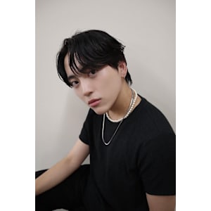 ニュアンスセンターパートニュアンスパーマ刈り上げメンズパーマ