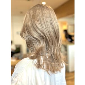 ケアブリーチデザインカラーハニーベージュ鎖骨ミディレイヤー