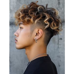 波巻きスパイラルパーマ ハイライト ツーブロック 20代