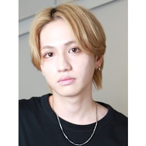 抜きっぱなしブロンド マッシュウルフ ブリーチ ハイトーン