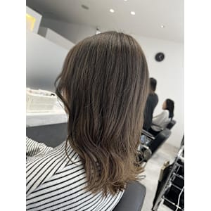 オリーブベージュ