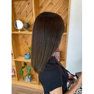 オリーブベージュ