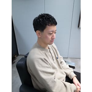 バーバービジネスアイロンパーマテーパーフェードクロップ/渋谷