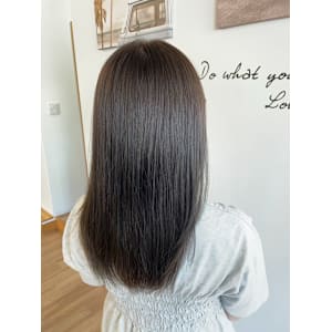 オリーブグレージュ