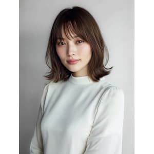 外ハネミディ 顔周りレイヤー ココアベージュ 前髪カット