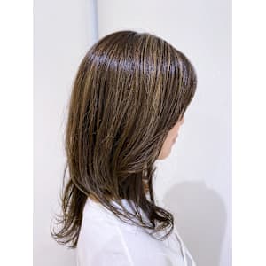 ハイライトの自然カールスタイル