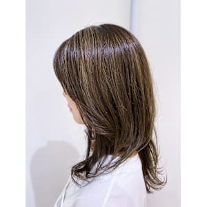 ハイライトの自然カールスタイル