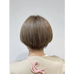 ベージュ系ショートボブ