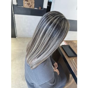 大人ホワイトグレー - F・PARADEseaside【エフパレードシーサイド】掲載中