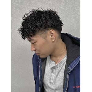 大人の男らしさを引き出すパーマスタイル - CØDE by KENJE【コードバイケンジ】掲載中