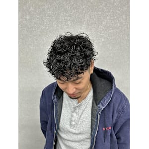 大人の男らしさを引き出すパーマスタイル - CØDE by KENJE【コードバイケンジ】掲載中