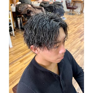 センターパートウルフツイストスパイラルパーマ - hair studio Romeo【ロメオ】掲載中