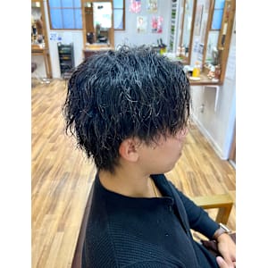 センターパートウルフツイストスパイラルパーマ - hair studio Romeo【ロメオ】掲載中