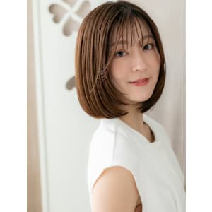 ミルクティーアッシュ前下がり小顔ワンカールボブ30代40代