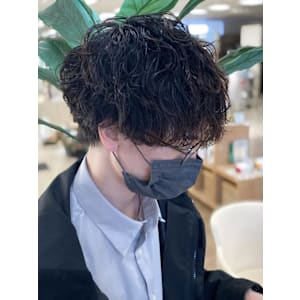 メンズパーマ波巻きツイストスパイラル刈り上げセンターパート