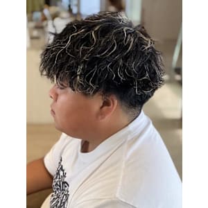 メンズパーマ波巻きツイストスパイラル刈り上げセンターパート