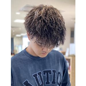 メンズパーマ波巻きツイストスパイラル刈り上げセンターパート