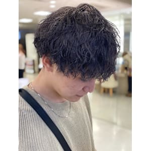 メンズパーマ波巻きツイストスパイラル刈り上げセンターパート