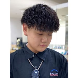 メンズパーマ波巻きツイストスパイラル刈り上げセンターパート