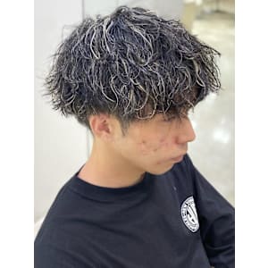 メンズパーマ波巻きツイストスパイラル刈り上げセンターパート