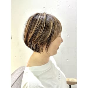 ミセスショート/ショートボブ/白髪ぼかしハイライト - ACT 表参道店【アクト オモテサンドウテン】掲載中