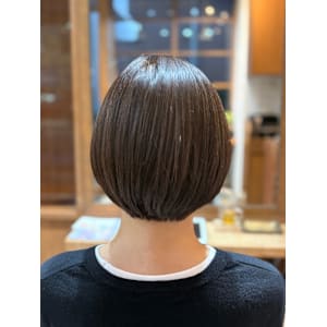 大人女性×ショートボブ