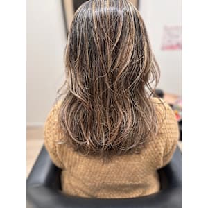 たっぷりのハイライトでつくる地毛ハイライト - Camelia【カメリア】掲載中