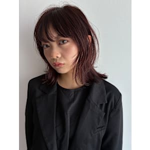 バーガンディー/ミディアムレイヤー/シャギーカット