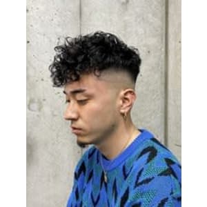 スペインカール　メンズパーマ　ツイストパーマ　フェード　