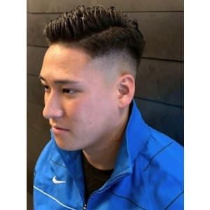 サイドパート メンズショート アップバング スキンフェード - THIS IS BARBER 2nd【ディスイズバーバーセカンド】掲載中