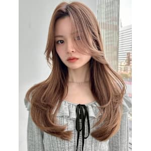 レイヤーカットワンカールミルクティーベージュ小顔ヘア