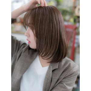 マロンベージュ小顔ミディアムボブレイヤー　チャコールグレー